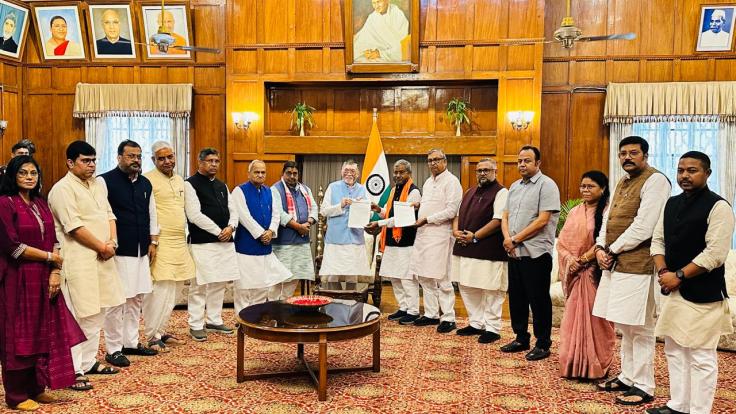 राजभवन पहुंचा सूर्या एनकाउंटर और नगड़ी जमीन विवाद, बीजेपी ने की एनकाउंटर की सीबीआई जांच और रिम्स-2 का काम रोकने की मांग